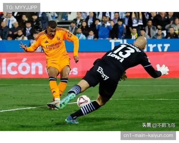 巴坎布门前补射破门展现贝蒂斯进攻组织敏锐嗅觉